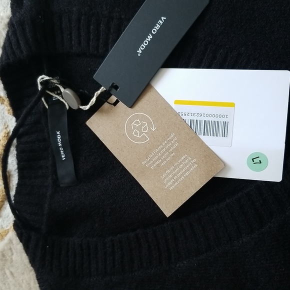 Top col V SLEEVLESS - Picture 2 of 8